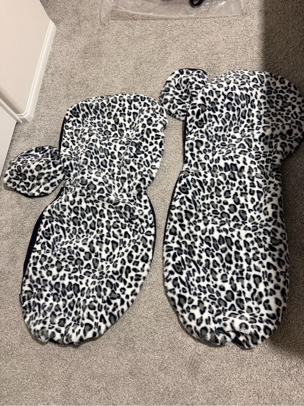 Leopard Print Faux Fur Car Seat Covers - White/Black